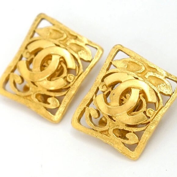 CHANEL CC Logos Square Clip-On Earrings Gold Tone 95A Auth p115-1 - Picture 1 of 5